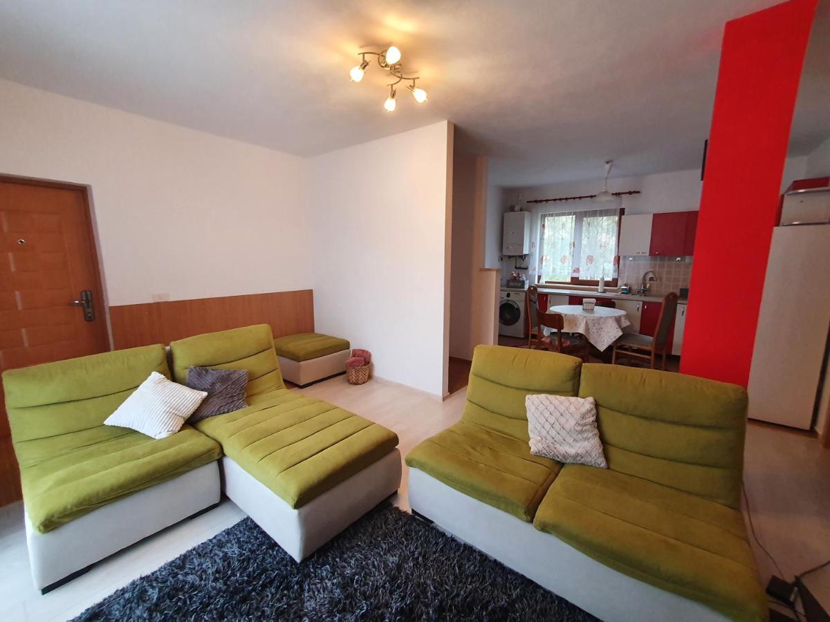 Apartament La Casa In Curte Comuna Daire Codlea Dış mekan fotoğraf