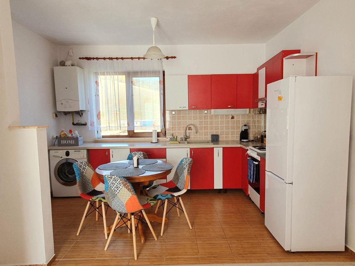 Apartament La Casa In Curte Comuna Daire Codlea Dış mekan fotoğraf