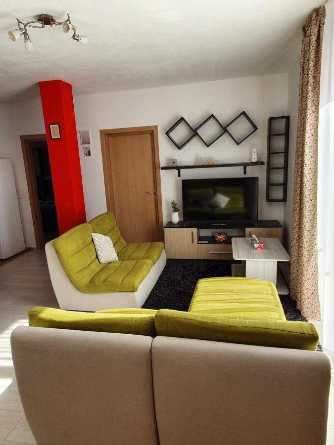 Apartament La Casa In Curte Comuna Daire Codlea Dış mekan fotoğraf