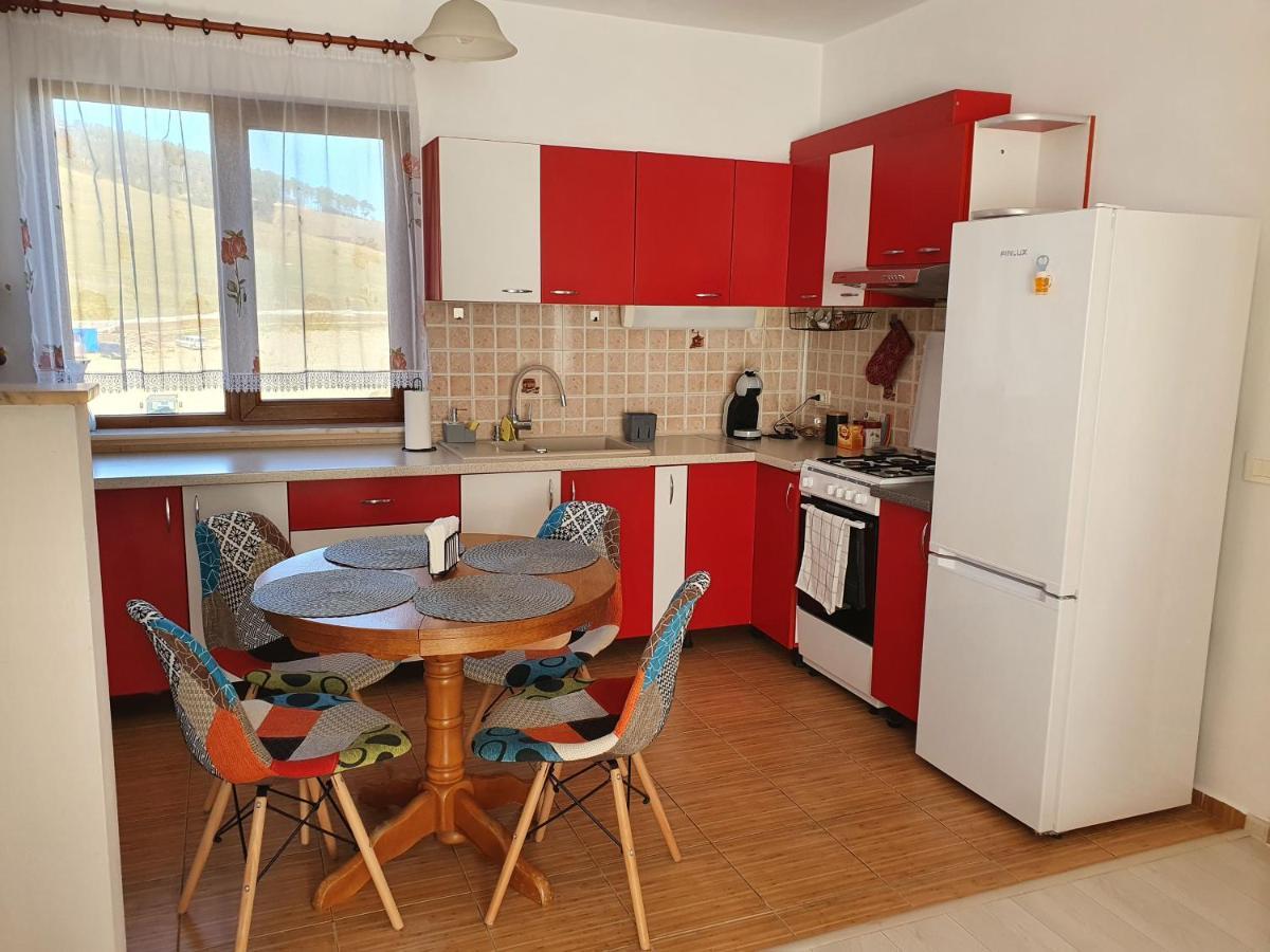 Apartament La Casa In Curte Comuna Daire Codlea Dış mekan fotoğraf
